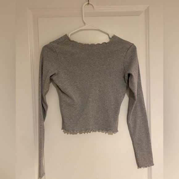Brandy Melville Cropped Long Sleeve - Picture 4 of 4